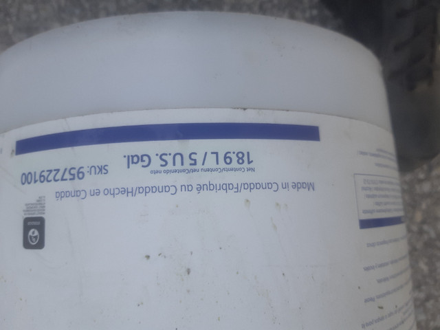 5 Gallon pail with lid