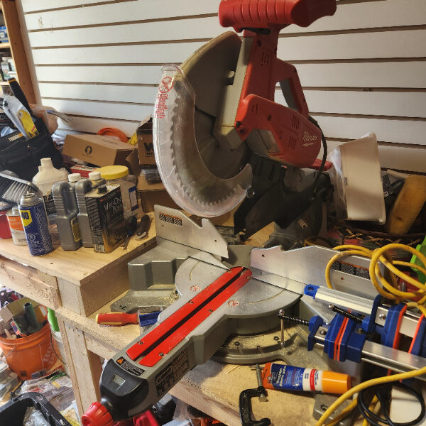 Milwaukee 12" Dual Bevel Sliding Saw with mobil Stand for Sale