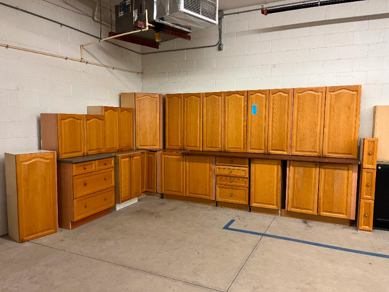 Full Kitchen - Cabinets
