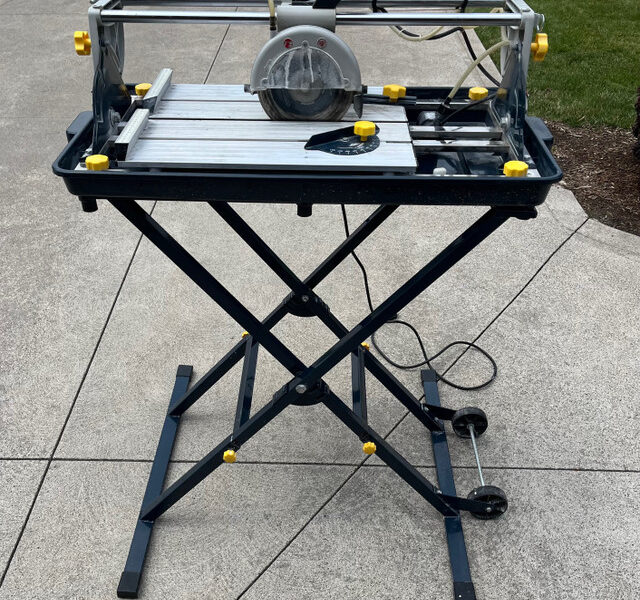 Wet tile saw