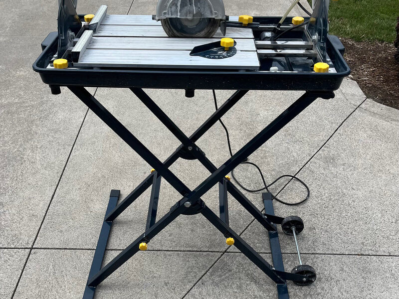 Wet tile saw