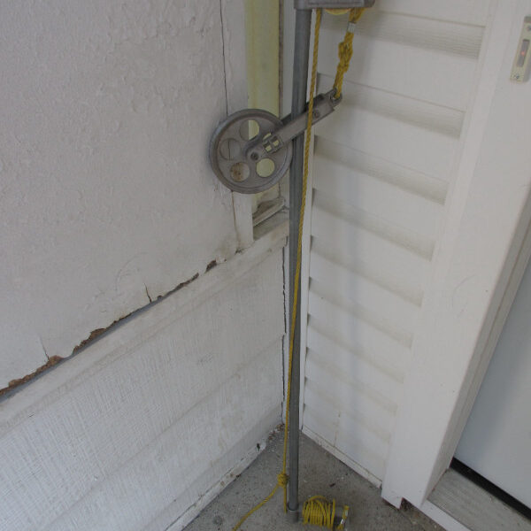 Vintage Clothesline elevator, 4 pulley separators and 1 reel