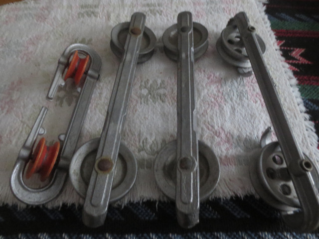 Vintage Clothesline elevator, 4 pulley separators and 1 reel