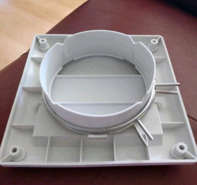 EXHAUST HOOD VENT WITH BUILT-IN PEST GUARD SCREEN, WHITE