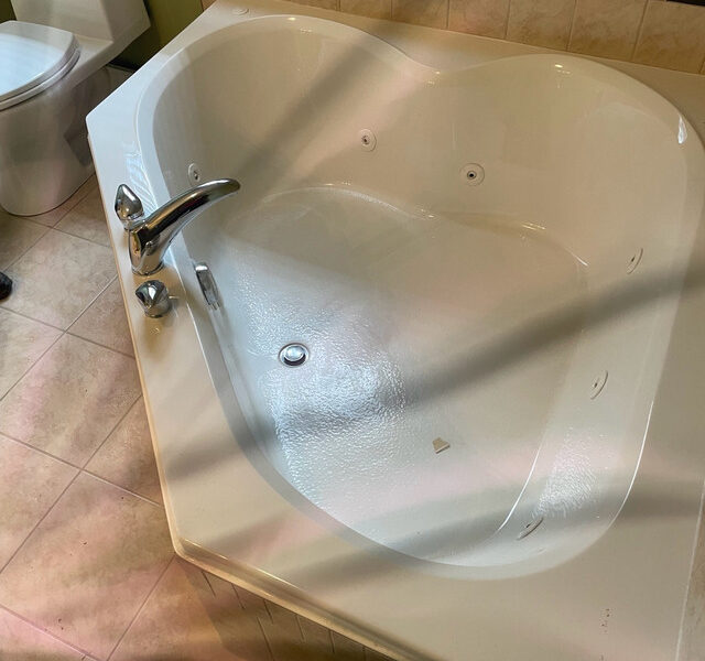 2 man cornerb jacuzzi tub