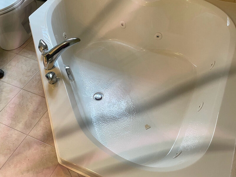 2 man cornerb jacuzzi tub